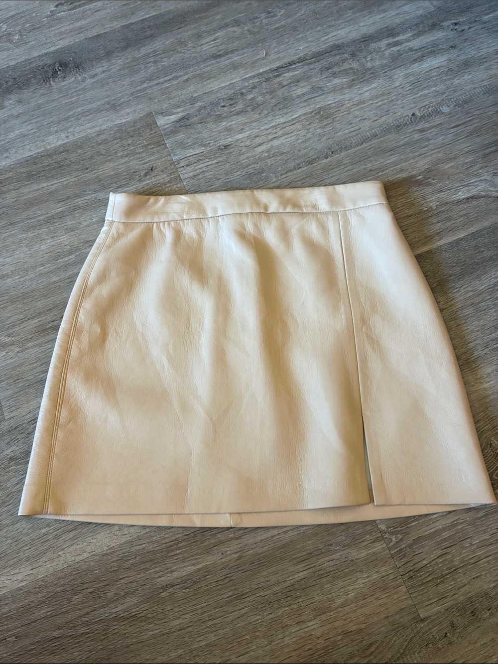 Aritzia Wilfred Sz 6 Patio Cream Faux Vegan Leather Mini  Neutral Skirt